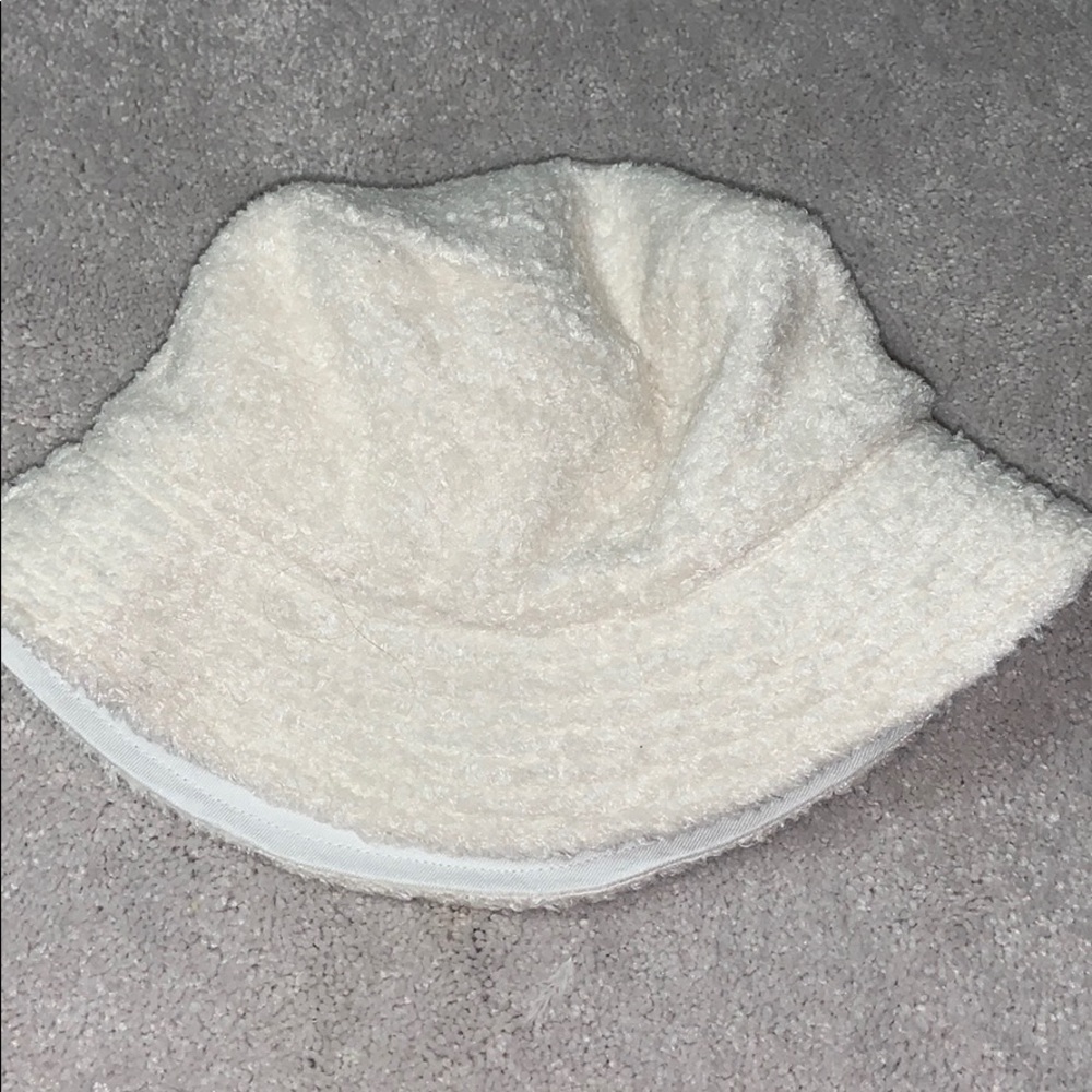 Bucket hat